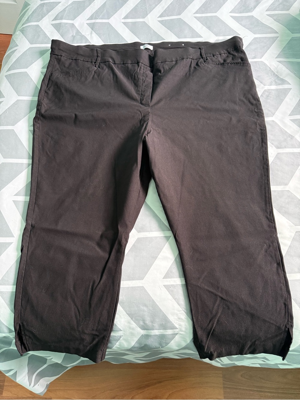 Penningtons Black Capris with Clean Front